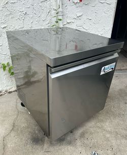 Avantco 27” Undercounter refrigerator