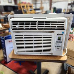 Amana Air Conditioning Unit w/ Remote 