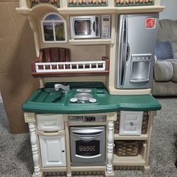 Step 2 Play Kitchen With Food & Dishes