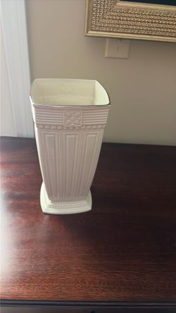 Elegant Lenox Forum vase for summer flowers!