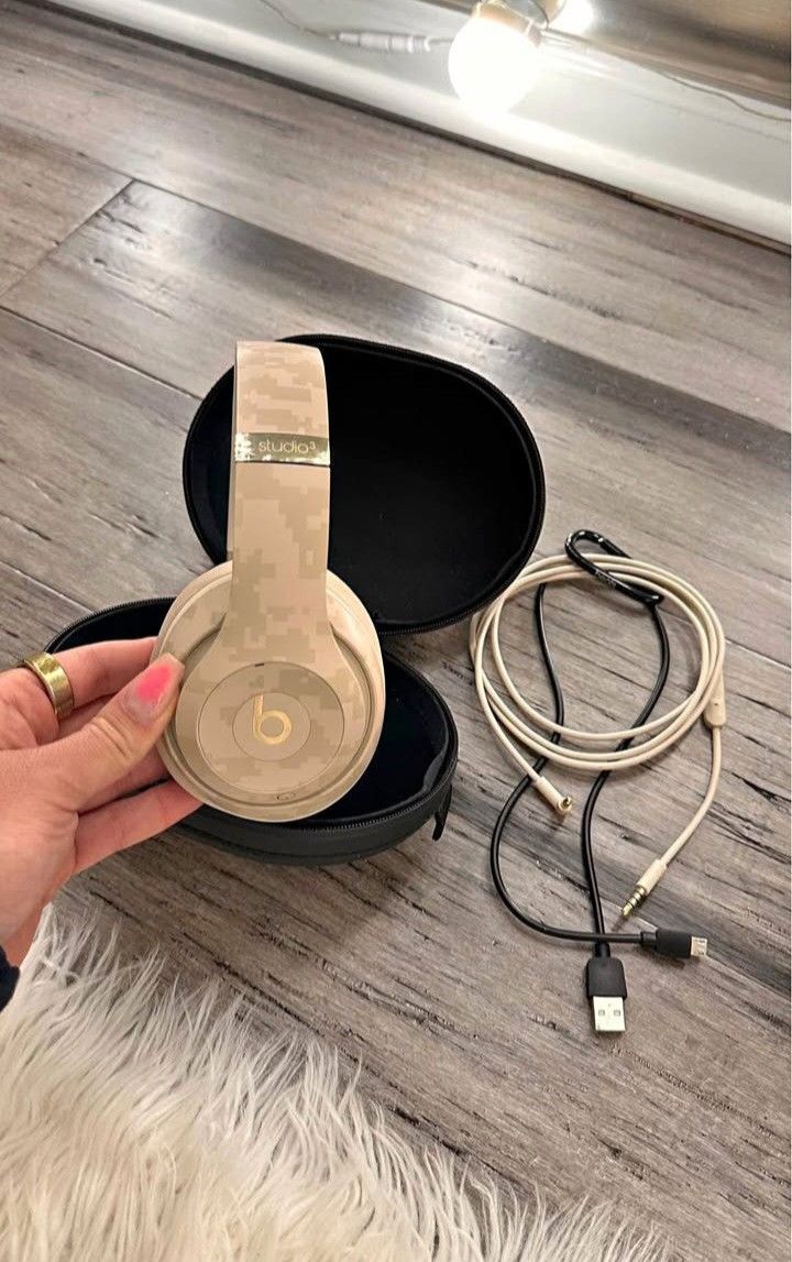 Beats Studio3 wireless noise cancelling headphones - Sand Dune