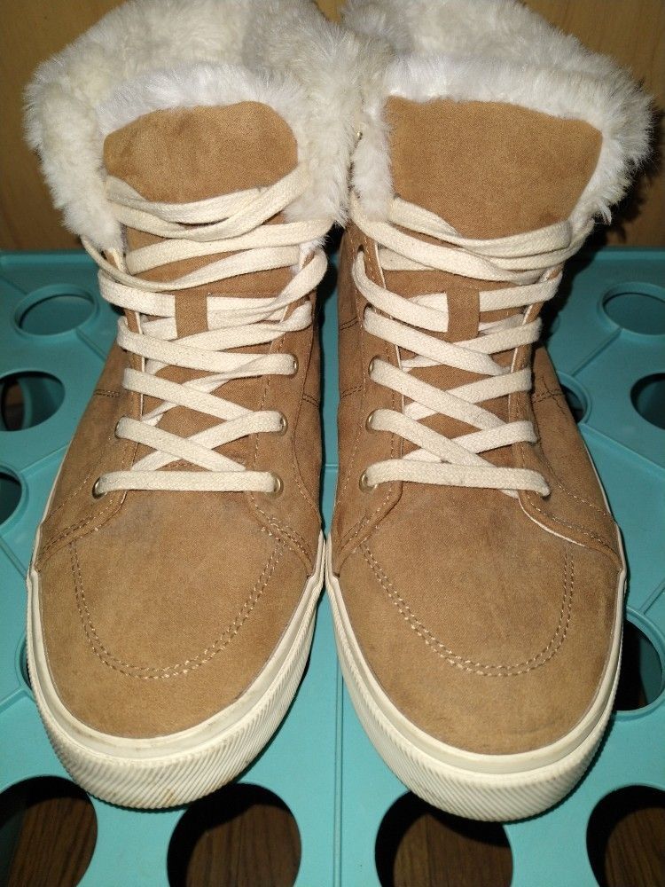 Old Navy Size 8 High Top Boots Lined  W/ White Fur 