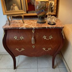 Louis XV Bombe Commode