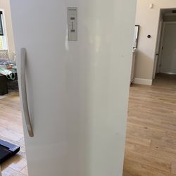 Frigidaire single door refrigerator