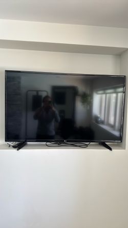 49” LG tv works fine