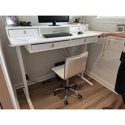 Electric standing desk