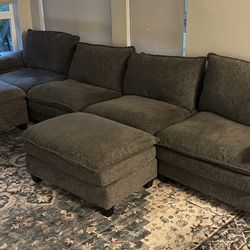147 Inch Couch With 2 Ottomans