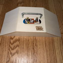 Tech Deck Ramp With Rail