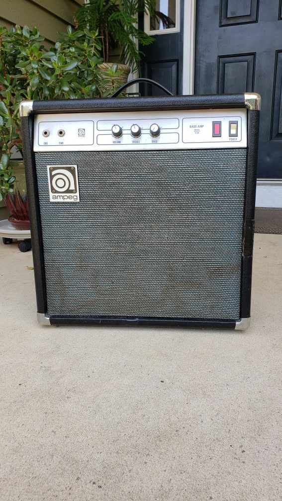 Vintage Ampeg B-100 Bass Guitar Amp