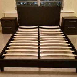 Two Nightstand And Bed // Cama Y Dos Mesitas De Noche 