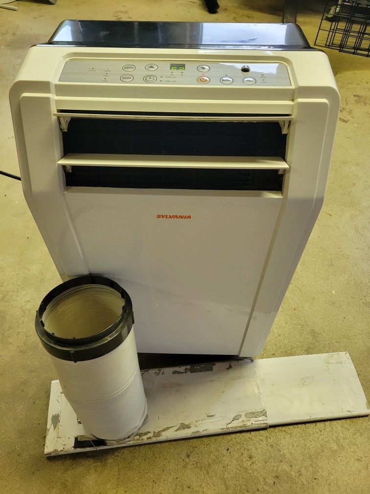 12,000 BTU Portable Air Conditioner with All Attachments!