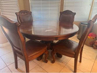 Round table w/4 chairs