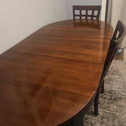 Extendable Dinning Table With 2 Chairs 