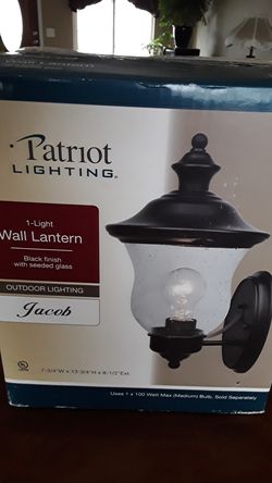 Patriot outdoor wall lantern