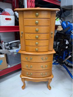 Like new jewelry dresser/cabinet organizer