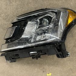 2020 Ford Expedition left Headlight
