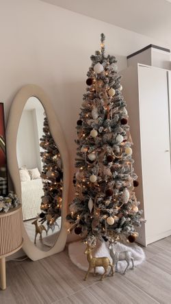 6ft Prelit Artificial Snow Flocked Christmas Tree