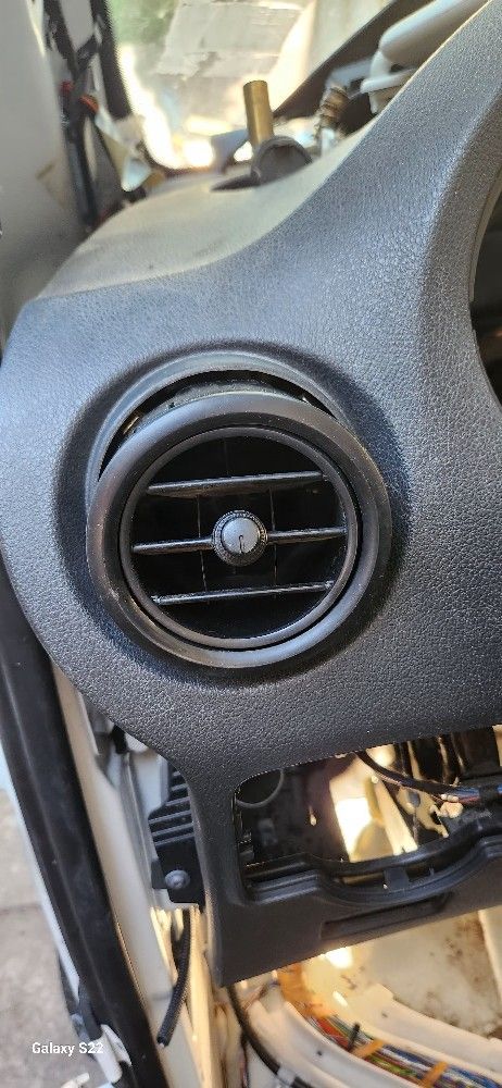Mercedes Metris Left And Right Vents