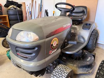 Craftsman DLT 2000 (22 HP, 42" Deck) Hydrostatic Riding Lawn Tractor
