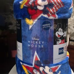 Disney Mickey Mouse Plush Throw Blanket   Super Soft/Oversized 5ft X 6 ft
