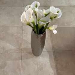 flower vase (flowers included)