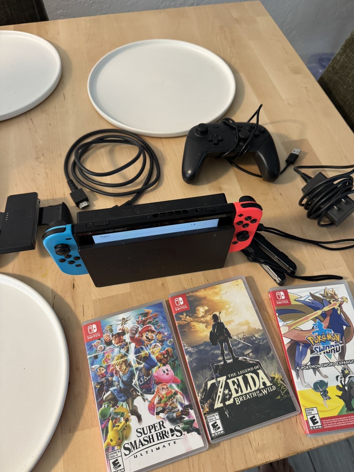 Nintendo Switch, 3 Games, Pro Controller