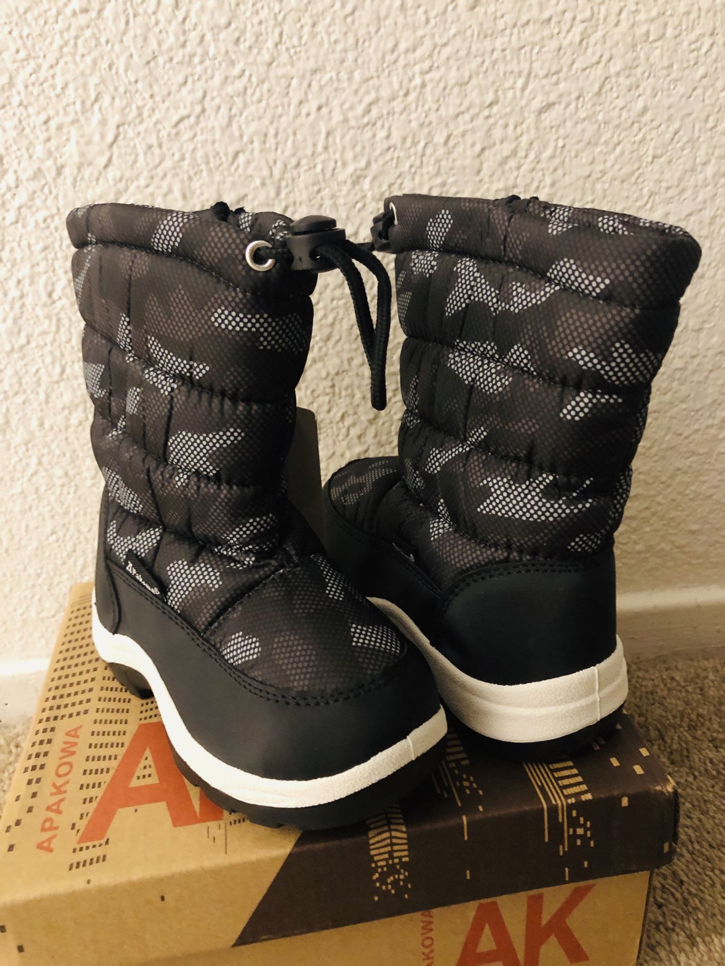 NEW SNOW BOOTS TODDLER