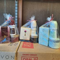 New Avon Women Perfume Gift Set $30.00 Each, Cash And Pick-up Only Bilingual Hablo Español 