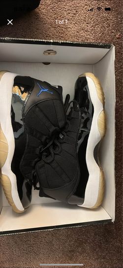 Jordan 11s space jam size 8