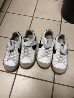 Boys Nikes size 1