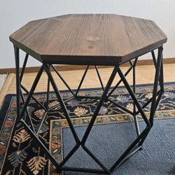 Side/Coffee Table 