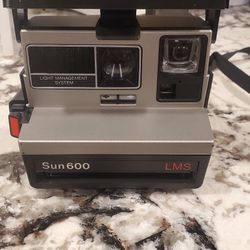 Polaroid Sun 600 Vintage Camera