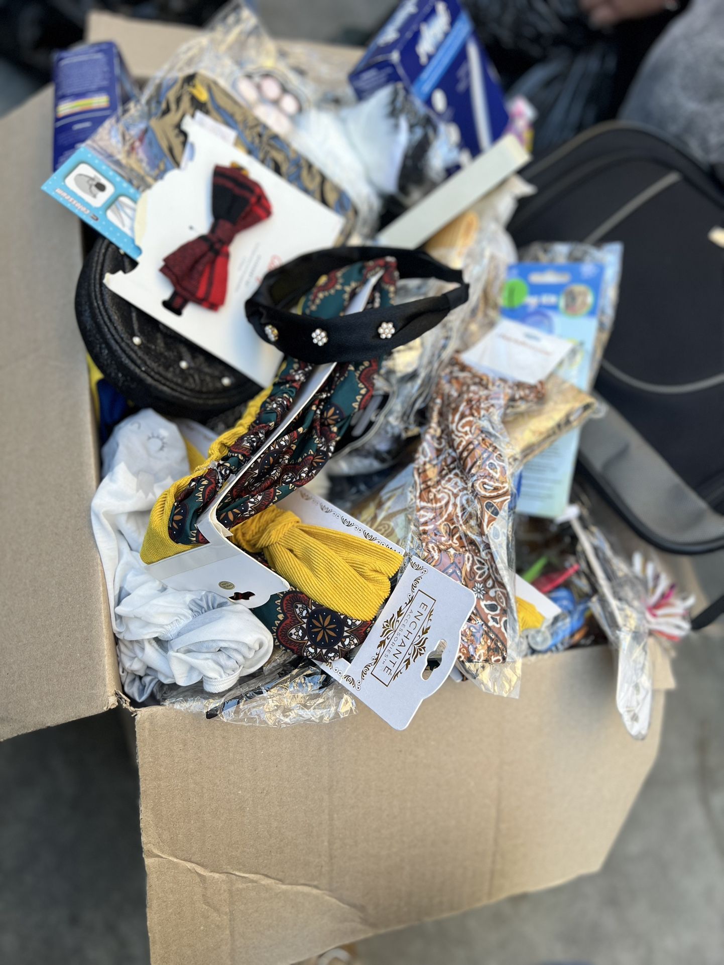 Mix Pallet Purses, Socks, Hair Accessories Etc New Items!!!