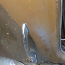 Vw matching pair door handles for 1-year only-1967 beetle - almost complete doors also available