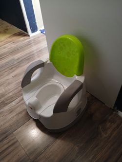 2 kids training potty