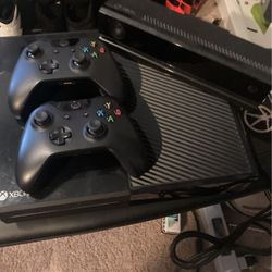 Xbox One W/ Controllers