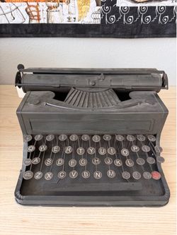 Decorative typewriter