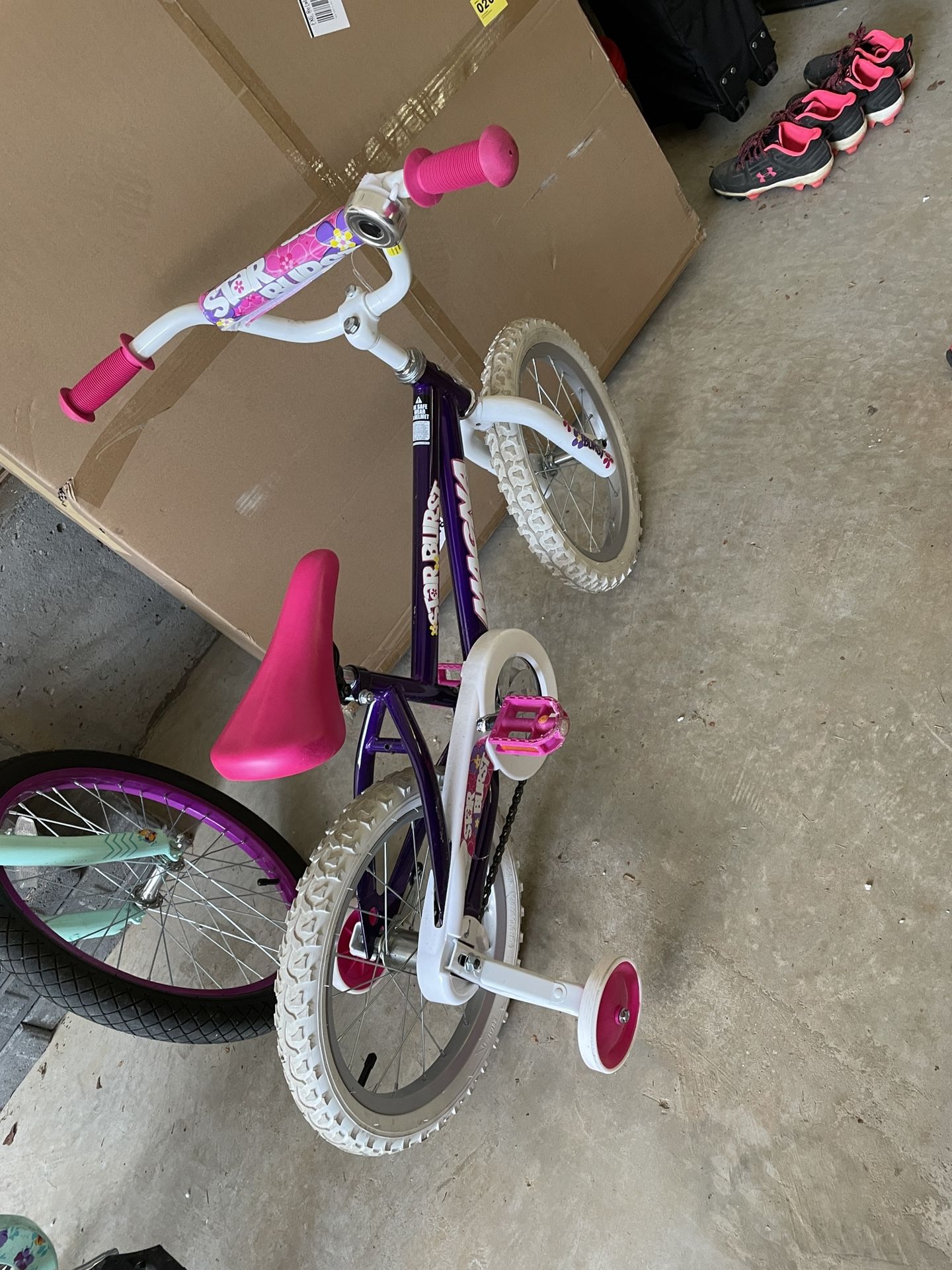 Magna 16 Inch Starburst Girls Bike like new for Sale in Fulton
