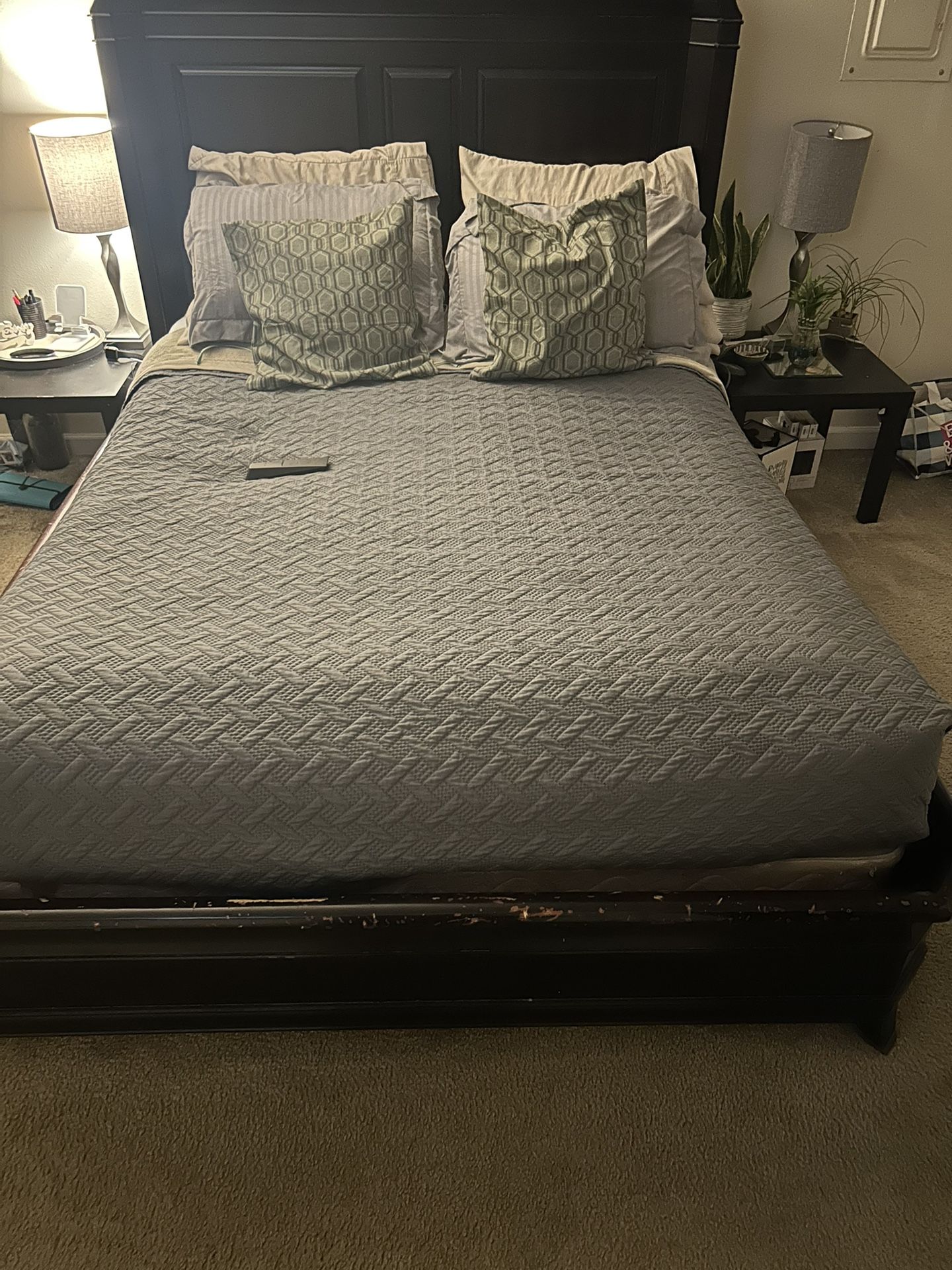 Queen Size Frame With Headboard And Dresser With Mirror
