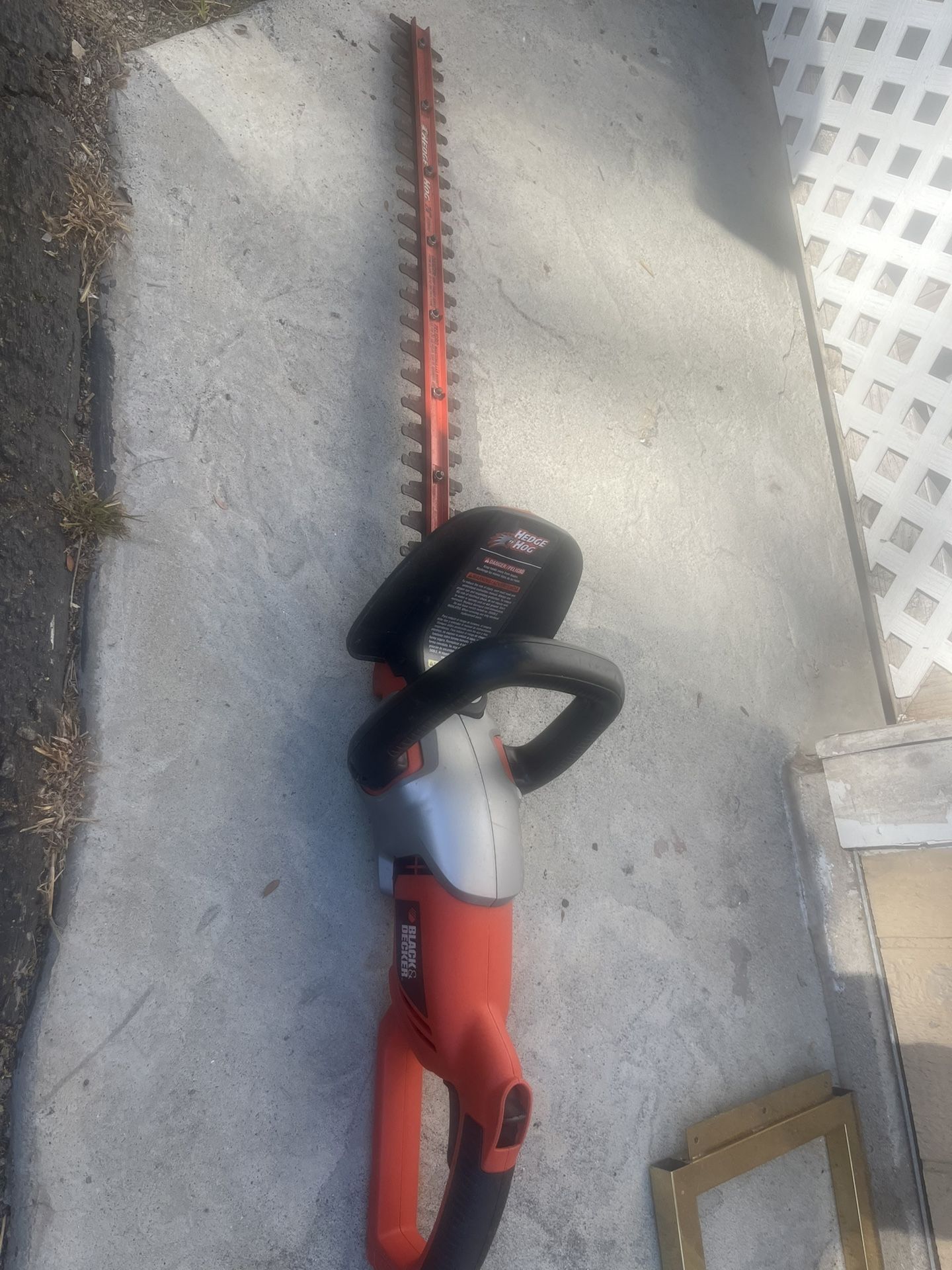 Black & Decker Electric Hedge Trimmer 24”