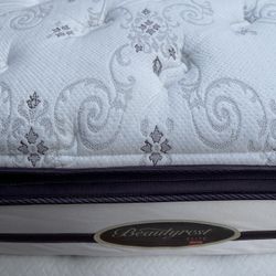 Queen BEAUTYREST PILLOWTOP MATTRESS ONLY !