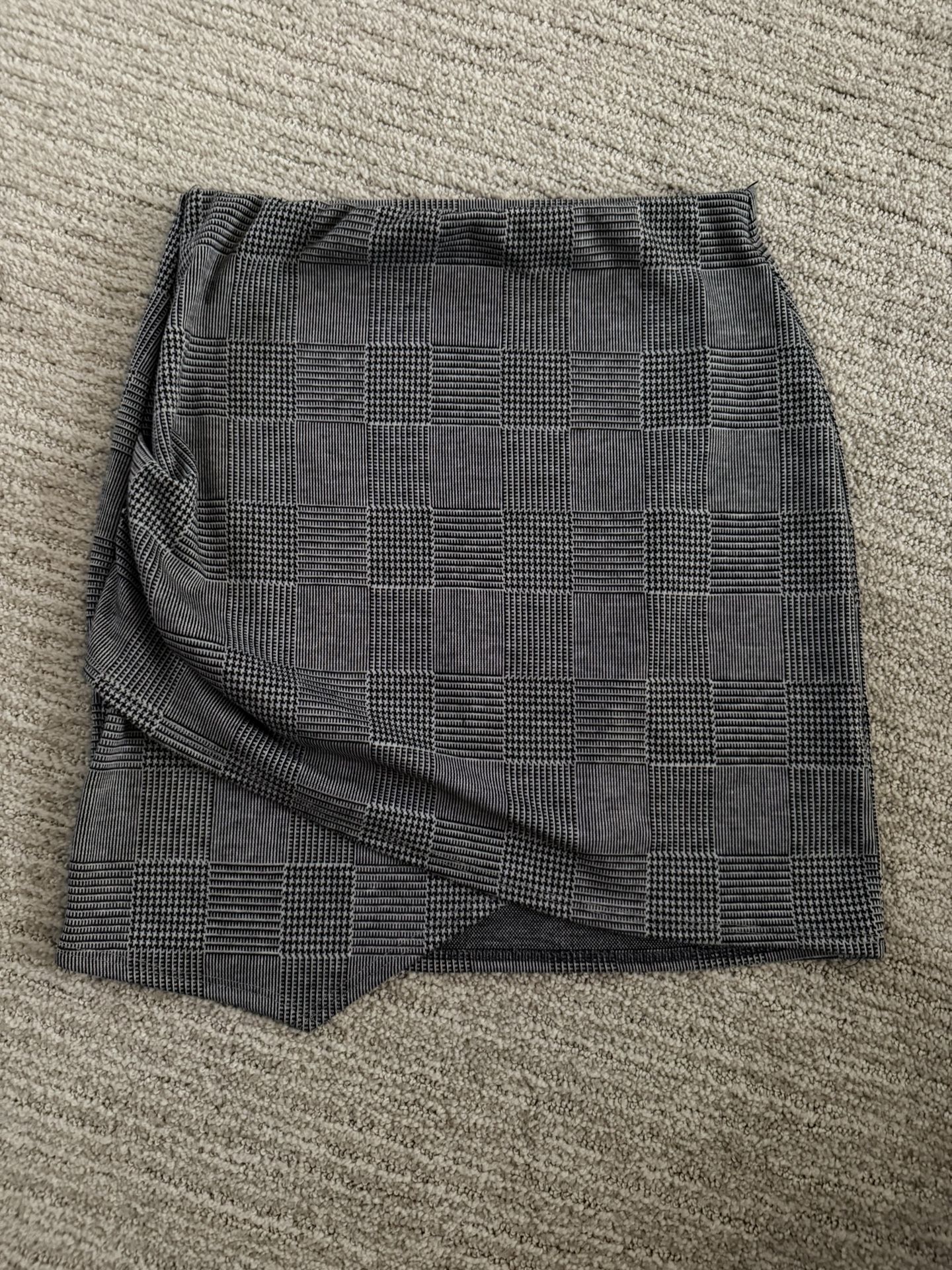 Grey plaid skirt