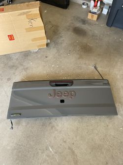 2020 Jeep Rubicon Tailgate