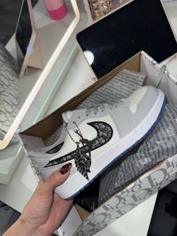 Jordan 1 Retro Low Dior