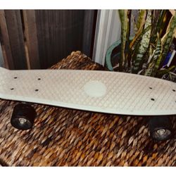 Like new an original penny board in fantastic condition never used this in storage
