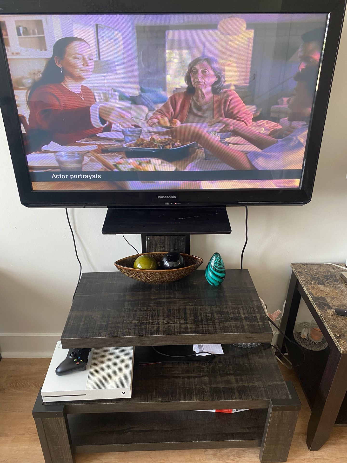 Mounted TV Stand With Shelves Comes With Panasonic TV