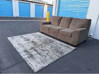 Gray/Brown Couch With Rug 🚛🚚 Free Delivery 🚛🚚