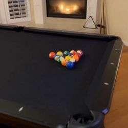BEAUTIFUL ELEGANT POOL TABLE LIKE NEW