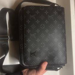 Men’s Louis Vuitton Messenger Bag