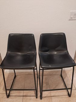 2 barstools